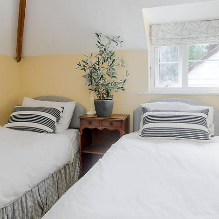 Adorable 2 Bedroom Guest House Hawkhurst Exterior photo