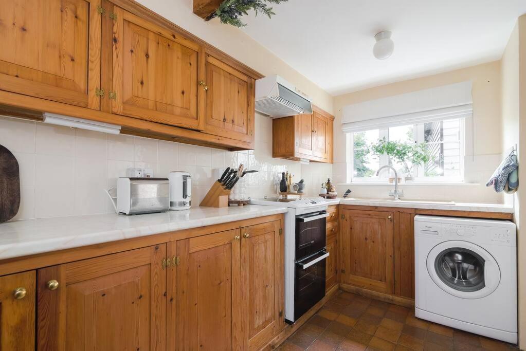 Adorable 2 Bedroom Guest House Hawkhurst Exterior photo